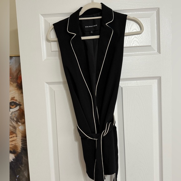 Who What Wear Black Sleeveless Vest with White Piping – Size Small - Picture 2 of 3